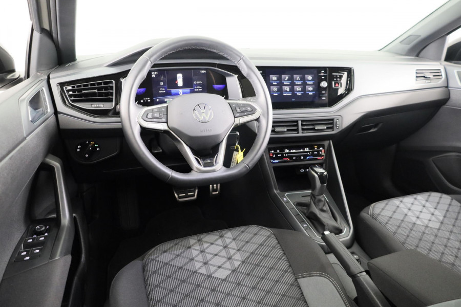 Volkswagen Taigo 1.5 TSI R-Line 150 PK DSG (Automaat) | Panorama dak | Black Style pakket | Trekhaak | Parkeer camera | Stoelverwarming |