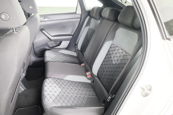 Volkswagen Taigo 1.5 TSI R-Line 150 PK DSG (Automaat) | Panorama dak | Black Style pakket | Trekhaak | Parkeer camera | Stoelverwarming |