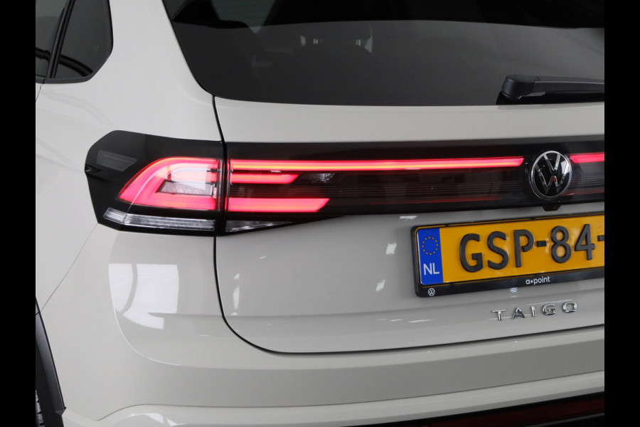 Volkswagen Taigo 1.5 TSI R-Line 150 PK DSG (Automaat) | Panorama dak | Black Style pakket | Trekhaak | Parkeer camera | Stoelverwarming |