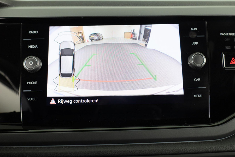 Volkswagen Taigo 1.5 TSI R-Line 150 PK DSG (Automaat) | Panorama dak | Black Style pakket | Trekhaak | Parkeer camera | Stoelverwarming |