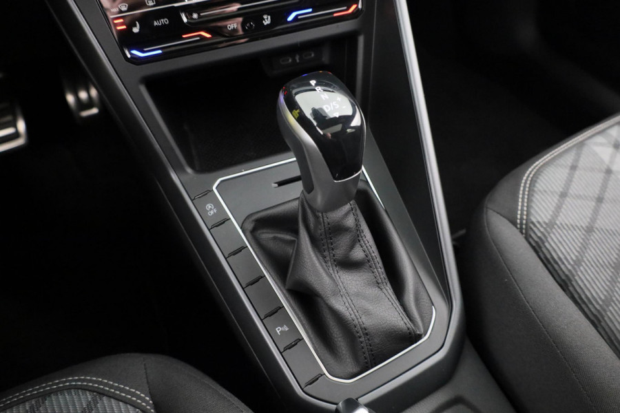 Volkswagen Taigo 1.5 TSI R-Line 150 PK DSG (Automaat) | Panorama dak | Black Style pakket | Trekhaak | Parkeer camera | Stoelverwarming |