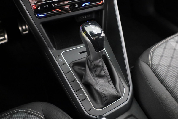 Volkswagen Taigo 1.5 TSI R-Line 150 PK DSG (Automaat) | Panorama dak | Black Style pakket | Trekhaak | Parkeer camera | Stoelverwarming |