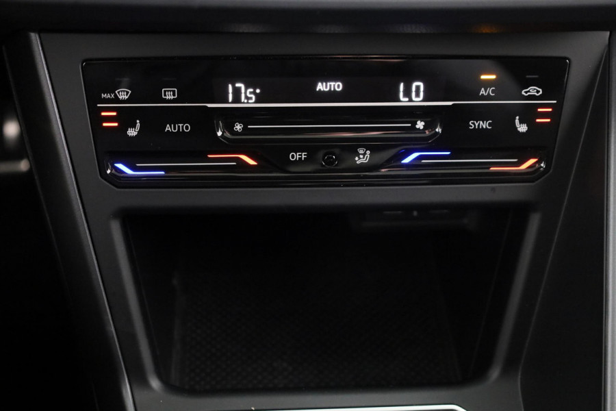 Volkswagen Taigo 1.5 TSI R-Line 150 PK DSG (Automaat) | Panorama dak | Black Style pakket | Trekhaak | Parkeer camera | Stoelverwarming |