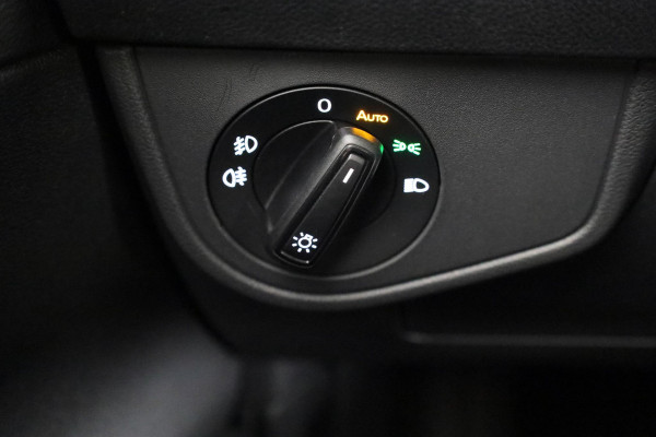 Volkswagen Taigo 1.5 TSI R-Line 150 PK DSG (Automaat) | Panorama dak | Black Style pakket | Trekhaak | Parkeer camera | Stoelverwarming |