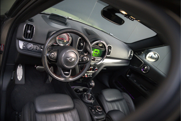 MINI Countryman 2.0 John Cooper Works ALL4 Chili | 232 pk | Panoramadak | Harman Kardon | Head-Up Display | Keyless | Cruise Control | Stoelverwarming | Ambiance Verlichting | Camera | Navigatie | JCW