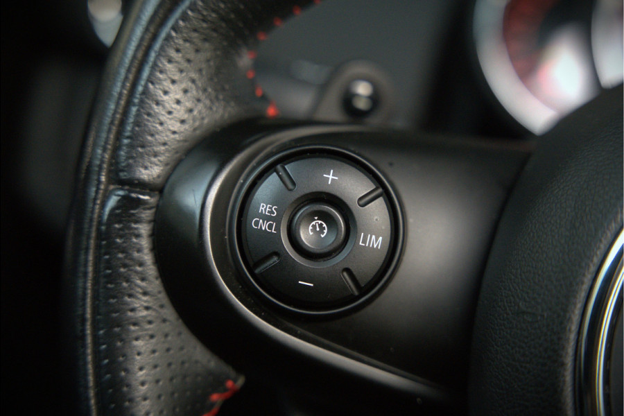 MINI Countryman 2.0 John Cooper Works ALL4 Chili | 232 pk | Panoramadak | Harman Kardon | Head-Up Display | Keyless | Cruise Control | Stoelverwarming | Ambiance Verlichting | Camera | Navigatie | JCW