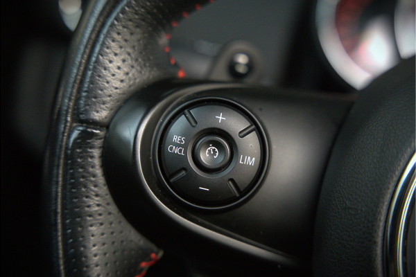 MINI Countryman 2.0 John Cooper Works ALL4 Chili | 232 pk | Panoramadak | Harman Kardon | Head-Up Display | Keyless | Cruise Control | Stoelverwarming | Ambiance Verlichting | Camera | Navigatie | JCW