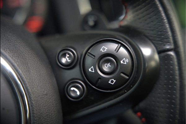 MINI Countryman 2.0 John Cooper Works ALL4 Chili | 232 pk | Panoramadak | Harman Kardon | Head-Up Display | Keyless | Cruise Control | Stoelverwarming | Ambiance Verlichting | Camera | Navigatie | JCW