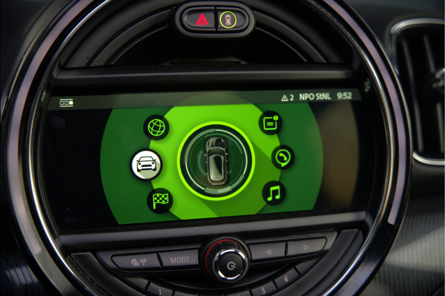 MINI Countryman 2.0 John Cooper Works ALL4 Chili | 232 pk | Panoramadak | Harman Kardon | Head-Up Display | Keyless | Cruise Control | Stoelverwarming | Ambiance Verlichting | Camera | Navigatie | JCW