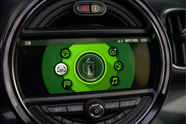 MINI Countryman 2.0 John Cooper Works ALL4 Chili | 232 pk | Panoramadak | Harman Kardon | Head-Up Display | Keyless | Cruise Control | Stoelverwarming | Ambiance Verlichting | Camera | Navigatie | JCW