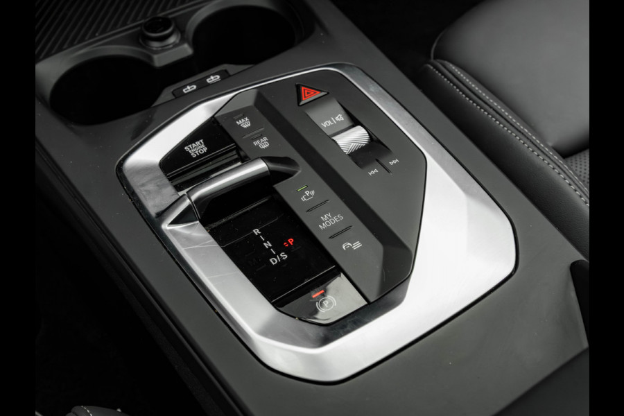 BMW 1-serie M135 xDrive - Pano - Driving Ass - Harman Kardon - Camera