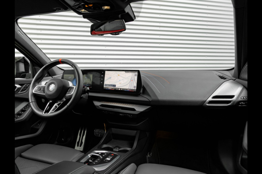 BMW 1-serie M135 xDrive - Pano - Driving Ass - Harman Kardon - Camera