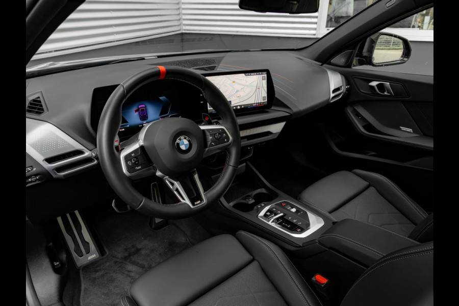 BMW 1-serie M135 xDrive - Pano - Driving Ass - Harman Kardon - Camera