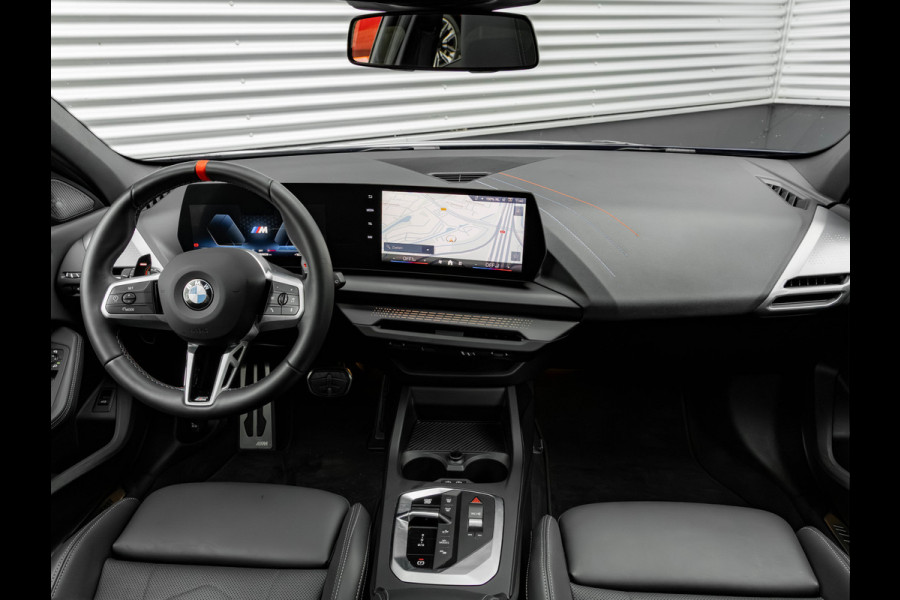 BMW 1-serie M135 xDrive - Pano - Driving Ass - Harman Kardon - Camera