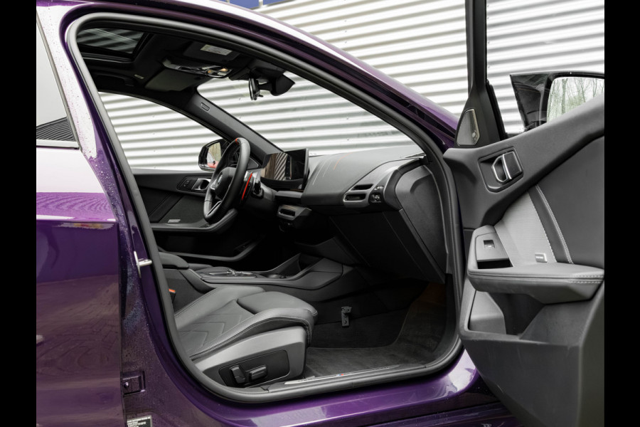 BMW 1-serie M135 xDrive - Pano - Driving Ass - Harman Kardon - Camera