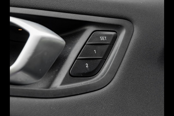 BMW 1-serie M135 xDrive - Pano - Driving Ass - Harman Kardon - Camera