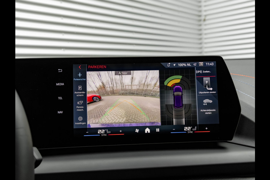 BMW 1-serie M135 xDrive - Pano - Driving Ass - Harman Kardon - Camera