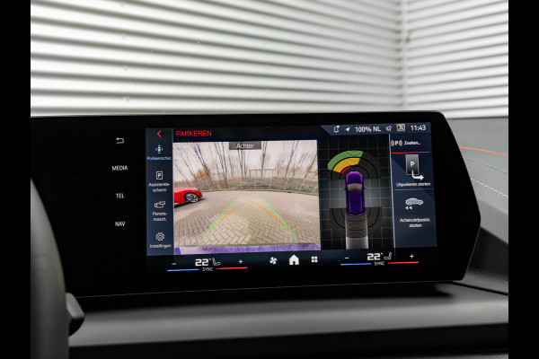 BMW 1-serie M135 xDrive - Pano - Driving Ass - Harman Kardon - Camera