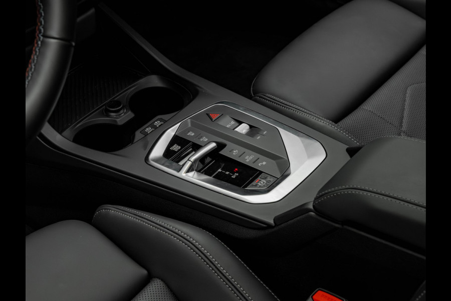 BMW 1-serie M135 xDrive - Pano - Driving Ass - Harman Kardon - Camera