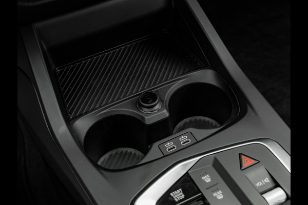 BMW 1-serie M135 xDrive - Pano - Driving Ass - Harman Kardon - Camera