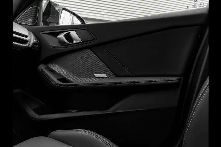 BMW 1-serie M135 xDrive - Pano - Driving Ass - Harman Kardon - Camera
