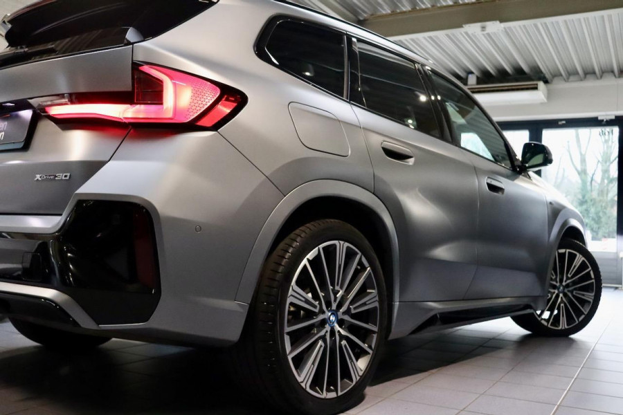 BMW iX1 xDrive30 Launch Ed M Sport|Frozen|PANO|MASSAGE