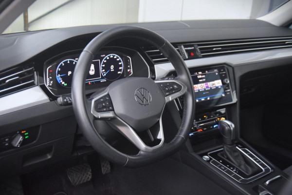 Volkswagen Passat 1.5 TSI Business APPLE CARPLAY/DRAADLOOS LADEN/PARKEER ASSISTENT
