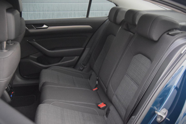 Volkswagen Passat 1.5 TSI Business APPLE CARPLAY/DRAADLOOS LADEN/PARKEER ASSISTENT