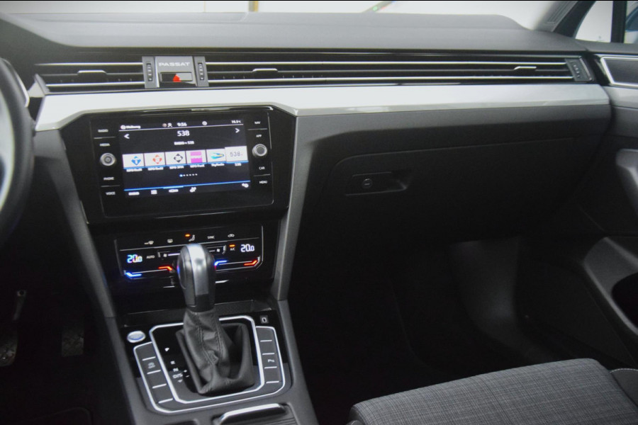 Volkswagen Passat 1.5 TSI Business APPLE CARPLAY/DRAADLOOS LADEN/PARKEER ASSISTENT