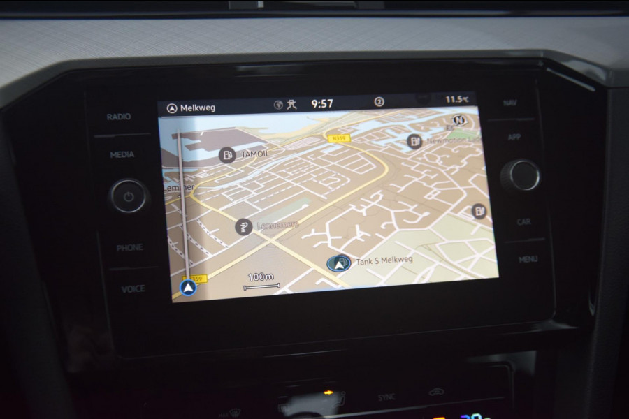 Volkswagen Passat 1.5 TSI Business APPLE CARPLAY/DRAADLOOS LADEN/PARKEER ASSISTENT