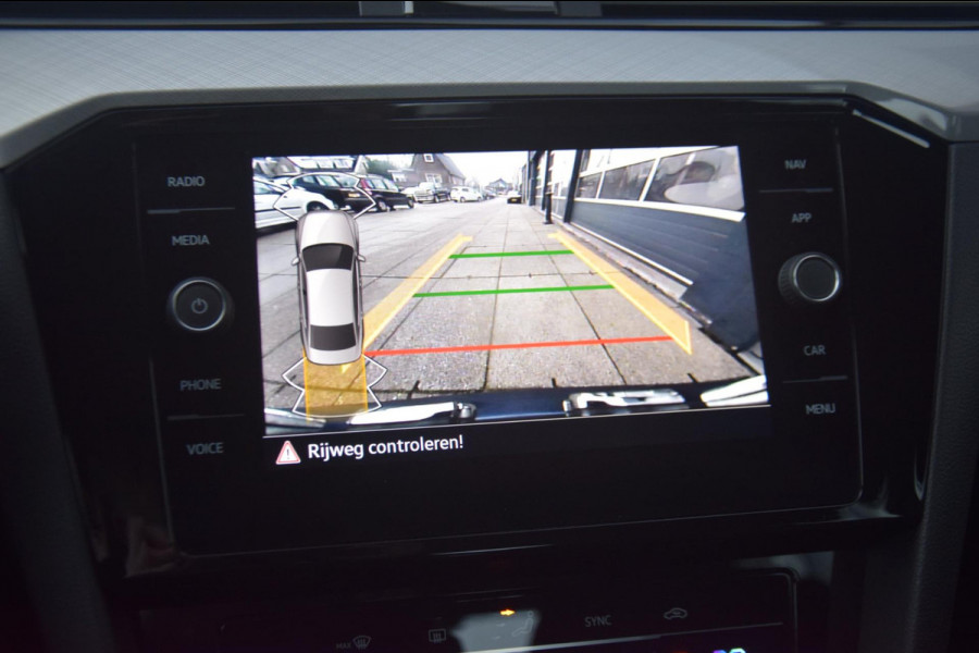 Volkswagen Passat 1.5 TSI Business APPLE CARPLAY/DRAADLOOS LADEN/PARKEER ASSISTENT