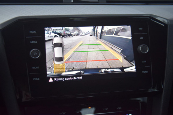 Volkswagen Passat 1.5 TSI Business APPLE CARPLAY/DRAADLOOS LADEN/PARKEER ASSISTENT