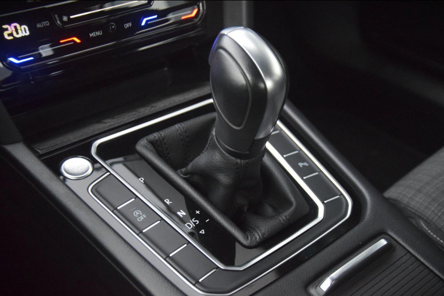 Volkswagen Passat 1.5 TSI Business APPLE CARPLAY/DRAADLOOS LADEN/PARKEER ASSISTENT