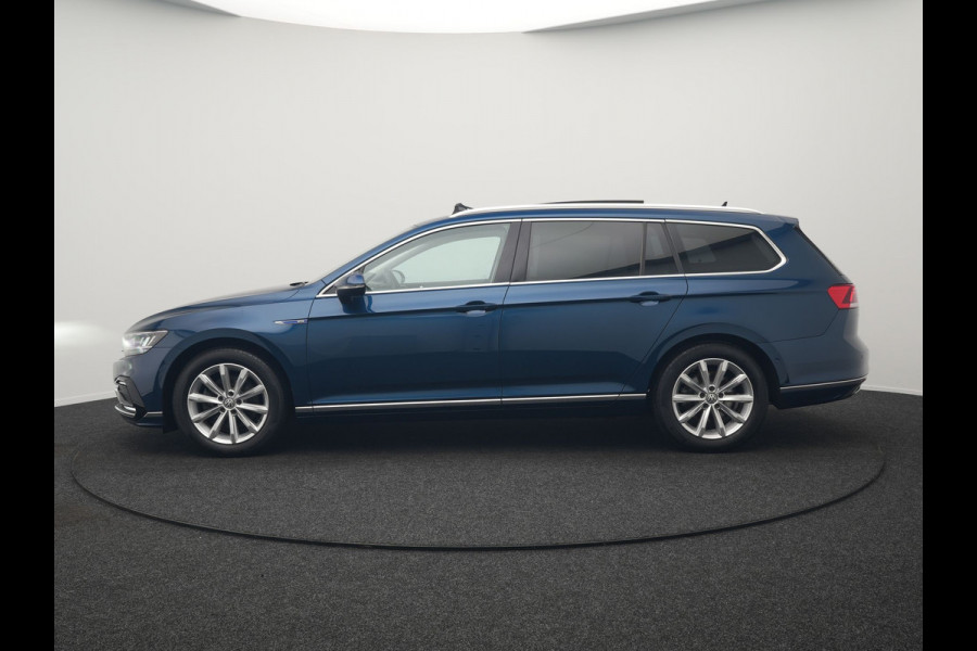 Volkswagen Passat Variant 1.4 TSI PHEV GTE Highline Plug In Hyrbid 218pk Dealer O.H PHEV | Panodak | Adaptive Cruise | Alcantara Sportstoelen Massage & Verwarmd | Apple Carplay | Camera | Virtual | Navigatie | Keyless | Blis | DAB |