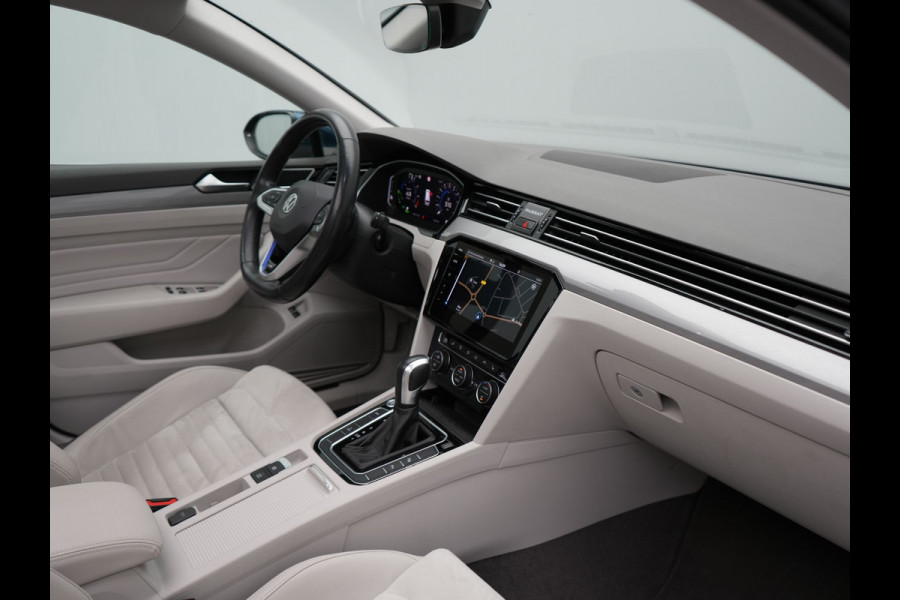 Volkswagen Passat Variant 1.4 TSI PHEV GTE Highline Plug In Hyrbid 218pk Dealer O.H PHEV | Panodak | Adaptive Cruise | Alcantara Sportstoelen Massage & Verwarmd | Apple Carplay | Camera | Virtual | Navigatie | Keyless | Blis | DAB |