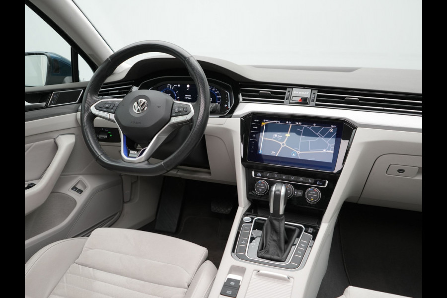 Volkswagen Passat Variant 1.4 TSI PHEV GTE Highline Plug In Hyrbid 218pk Dealer O.H PHEV | Panodak | Adaptive Cruise | Alcantara Sportstoelen Massage & Verwarmd | Apple Carplay | Camera | Virtual | Navigatie | Keyless | Blis | DAB |