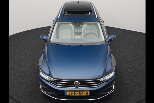Volkswagen Passat Variant 1.4 TSI PHEV GTE Highline Plug In Hyrbid 218pk Dealer O.H PHEV | Panodak | Adaptive Cruise | Alcantara Sportstoelen Massage & Verwarmd | Apple Carplay | Camera | Virtual | Navigatie | Keyless | Blis | DAB |