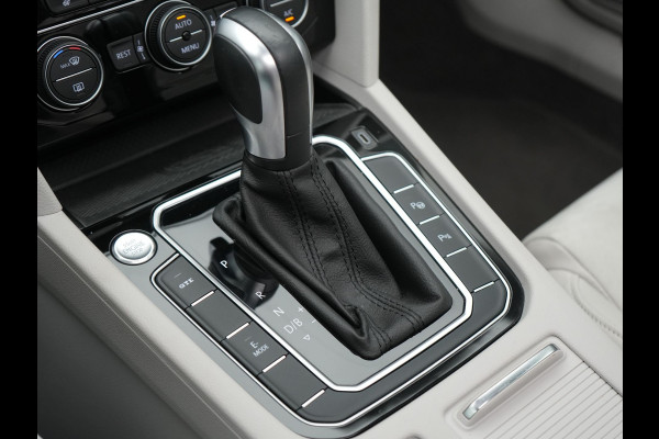 Volkswagen Passat Variant 1.4 TSI PHEV GTE Highline Plug In Hyrbid 218pk Dealer O.H PHEV | Panodak | Adaptive Cruise | Alcantara Sportstoelen Massage & Verwarmd | Apple Carplay | Camera | Virtual | Navigatie | Keyless | Blis | DAB |