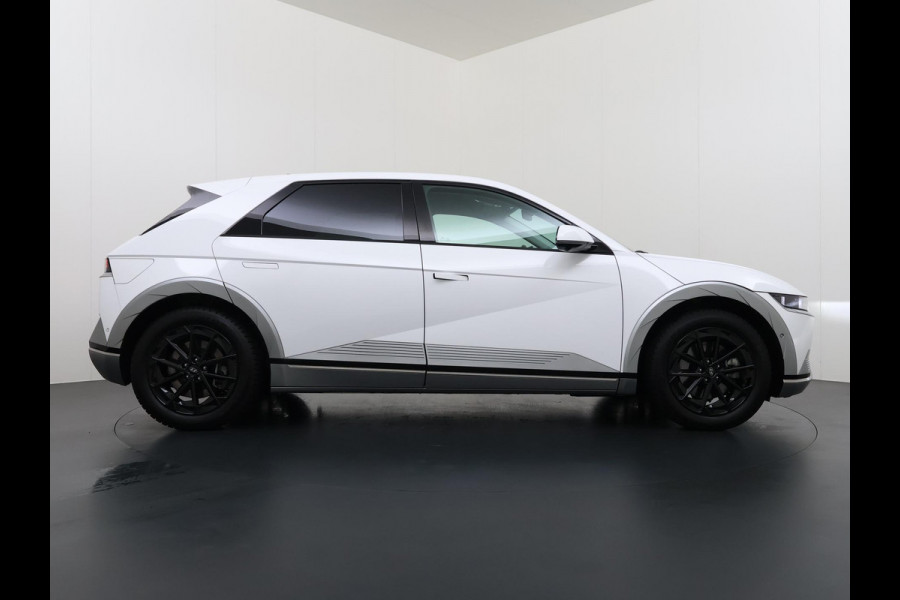 Hyundai IONIQ 5 Lounge AWD 77.4 kWh | SOH 100% RIJKLAAR! | FABRIEKSGARANTIE HYUNDAI TOT 10-2028| |STOELVERWARMING + VENTILATIE| DEALER OH. |ELEK. ACHTERKLEP| BOSE AUDIO| VOL OPTIES| ACHTERBANK VERWARMD| HEAD-UP