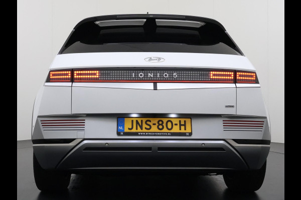 Hyundai IONIQ 5 Lounge AWD 77.4 kWh | SOH 100% RIJKLAAR! | FABRIEKSGARANTIE HYUNDAI TOT 10-2028| |STOELVERWARMING + VENTILATIE| DEALER OH. |ELEK. ACHTERKLEP| BOSE AUDIO| VOL OPTIES| ACHTERBANK VERWARMD| HEAD-UP