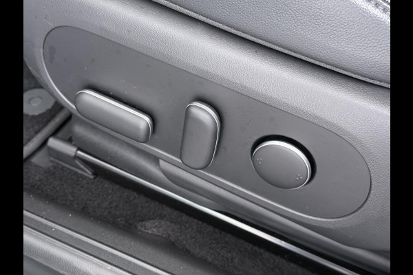 Hyundai IONIQ 5 Lounge AWD 77.4 kWh | SOH 100% RIJKLAAR! | FABRIEKSGARANTIE HYUNDAI TOT 10-2028| |STOELVERWARMING + VENTILATIE| DEALER OH. |ELEK. ACHTERKLEP| BOSE AUDIO| VOL OPTIES| ACHTERBANK VERWARMD| HEAD-UP