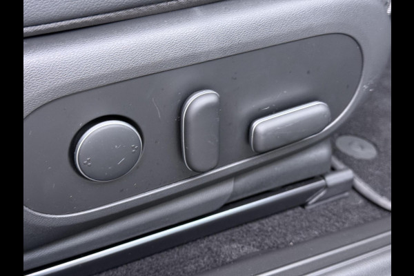 Hyundai IONIQ 5 Lounge AWD 77.4 kWh | SOH 100% RIJKLAAR! | FABRIEKSGARANTIE HYUNDAI TOT 10-2028| |STOELVERWARMING + VENTILATIE| DEALER OH. |ELEK. ACHTERKLEP| BOSE AUDIO| VOL OPTIES| ACHTERBANK VERWARMD| HEAD-UP