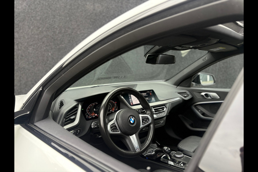 BMW 1-serie 118i - M Sport - Pano - Leder - CarPlay
