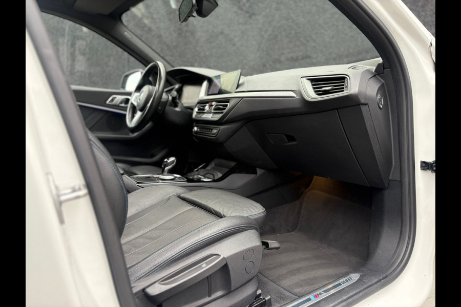 BMW 1-serie 118i - M Sport - Pano - Leder - CarPlay