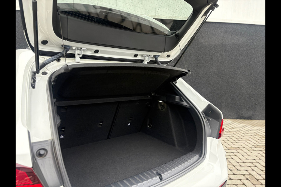 BMW 1-serie 118i - M Sport - Pano - Leder - CarPlay