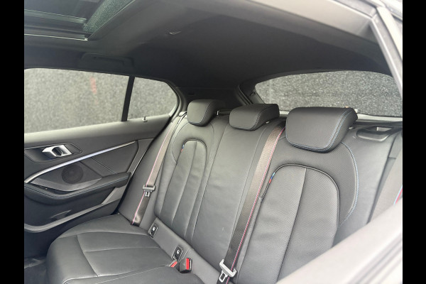 BMW 1-serie 118i - M Sport - Pano - Leder - CarPlay