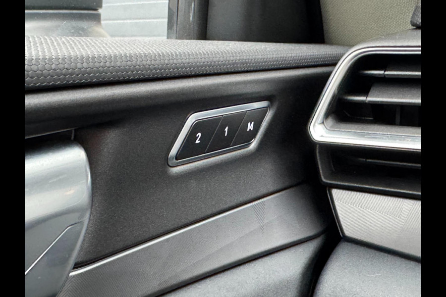 Lynk & Co 01 1.5 Black Edition Trekhaak/Panoramadak/ACC/Stoelverwarming