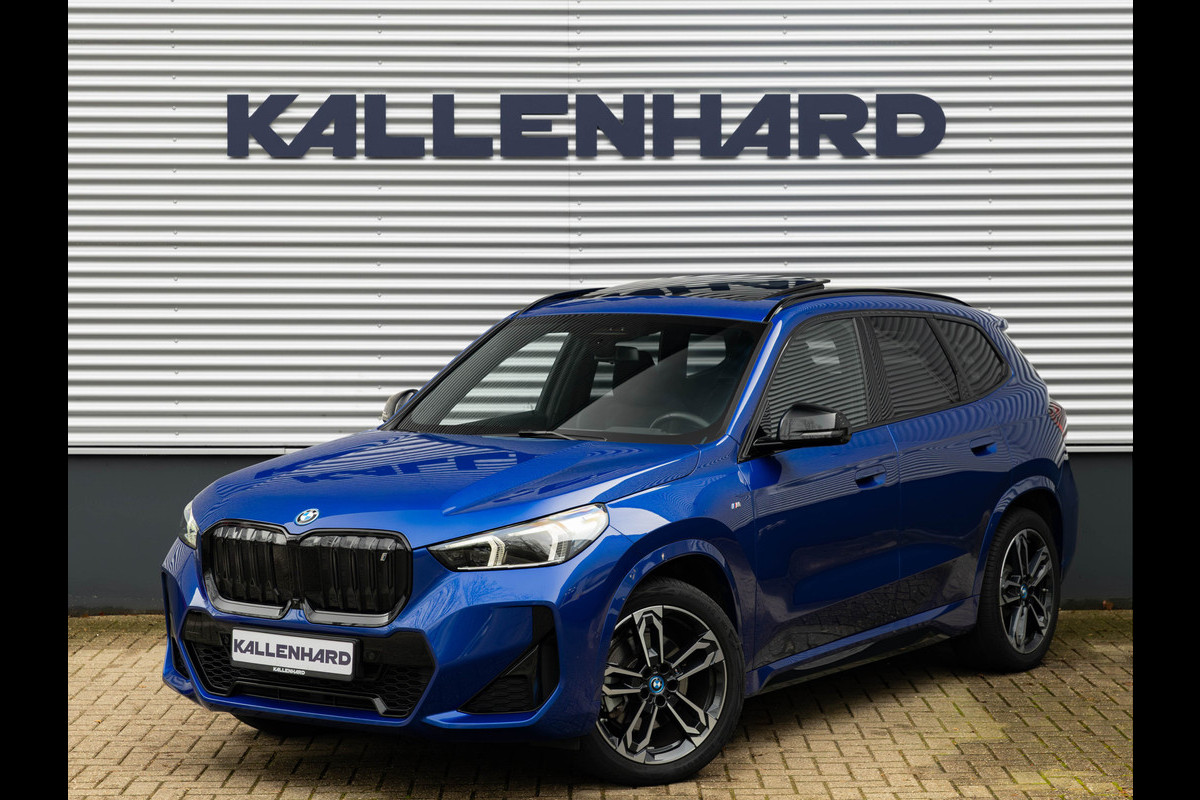 BMW iX1 xDrive30 M-Sport - Pano - Trekhaak - Memory - Harman Kardon - Massage - Head-Up