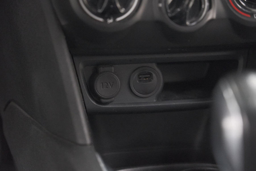 Peugeot 208 PureTech 82 Signature | Apple Carplay | Parkeersensoren | Navigatie | Airco