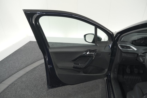 Peugeot 208 PureTech 82 Signature | Apple Carplay | Parkeersensoren | Navigatie | Airco